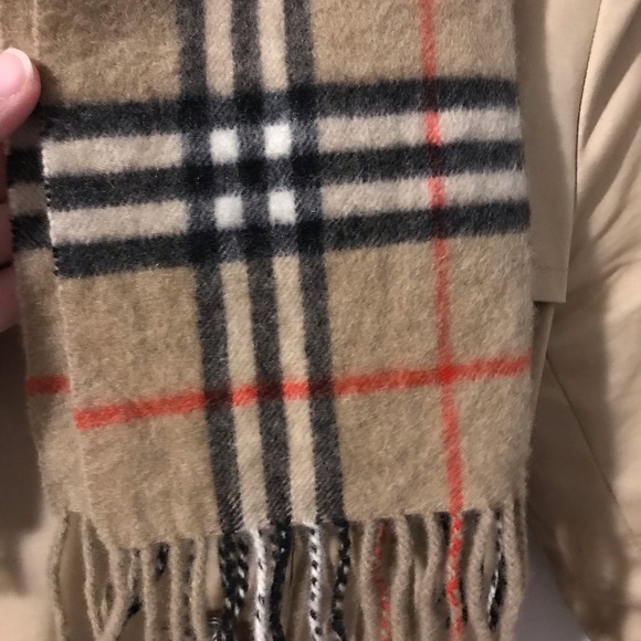Burberry Scarf Vintage - Sold in IG - Picture 5 of 5